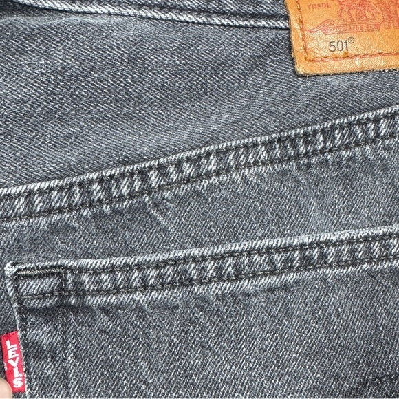 Levi’s Women’s 501 Premium Original Faded Black Raw Hem Button Fly Shorts 32 - Picture 12 of 16